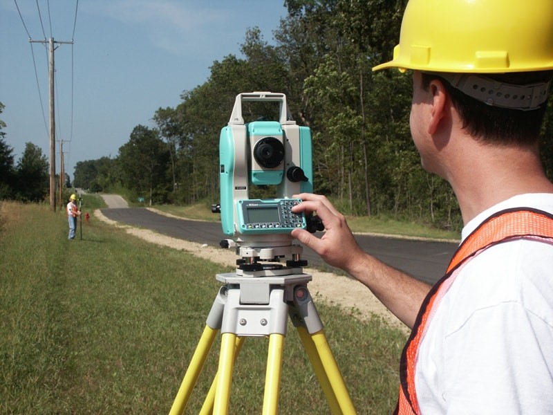 Các ứng dụng thực tế của máy toàn đạc điện tử