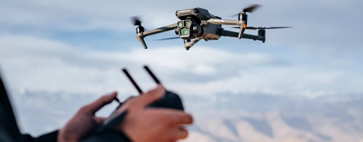 Máy bay không người lái (UAV-RTK)