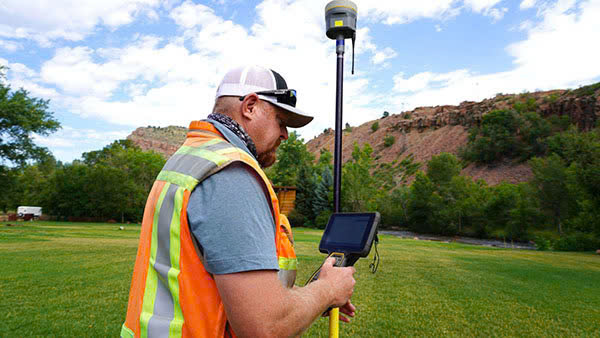 Ứng dụng trong khảo sát địa hình và lập bản đồ