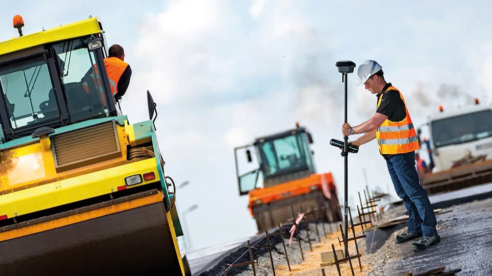 Máy đo đạc GPS là gì? Ứng dụng đột phá trong công tác khảo sát và trắc địa