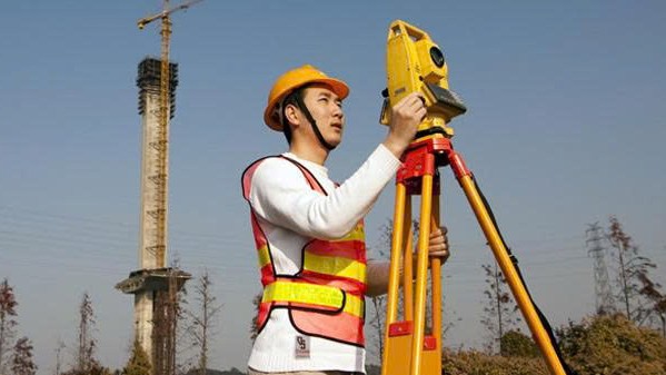 Cập nhật giá máy toàn đạc mới nhất 2026: So sánh các thương hiệu nổi bật