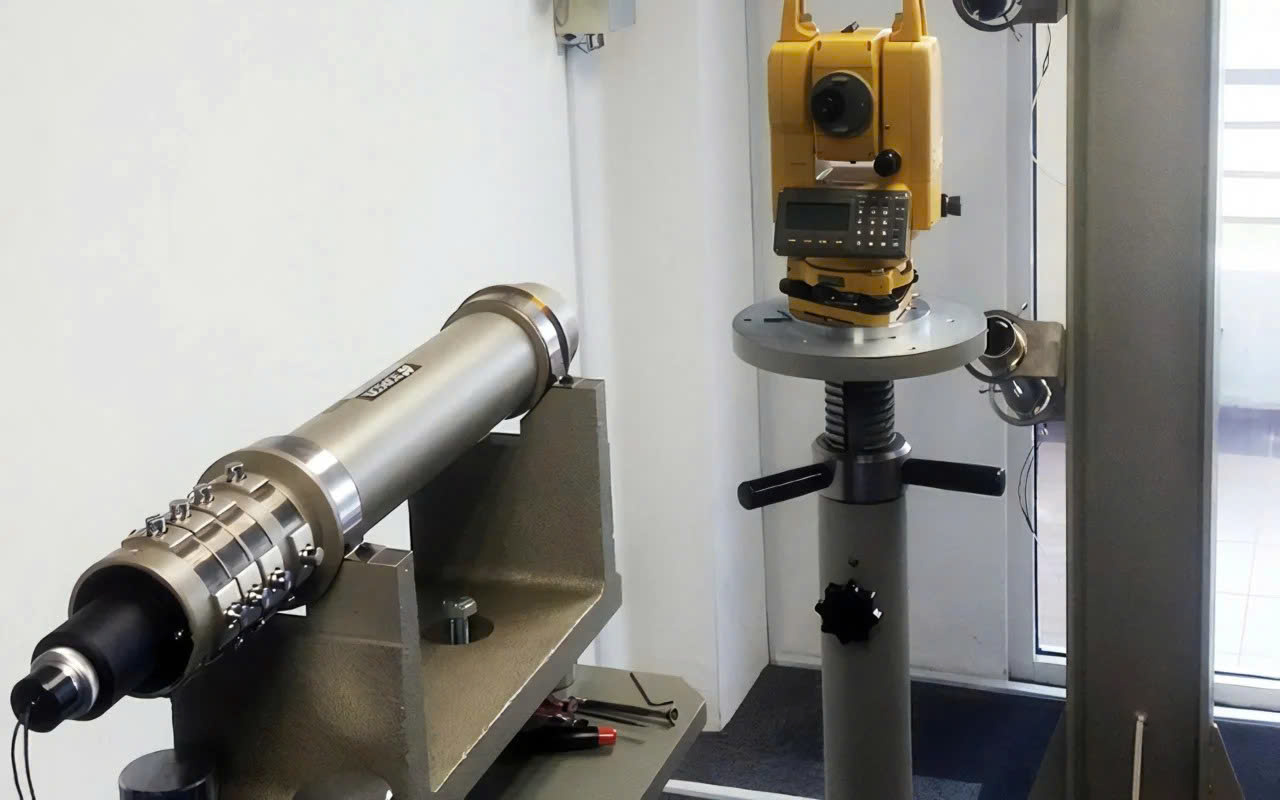 Kiểm tra hệ thống quang học và màn hình hiển thị