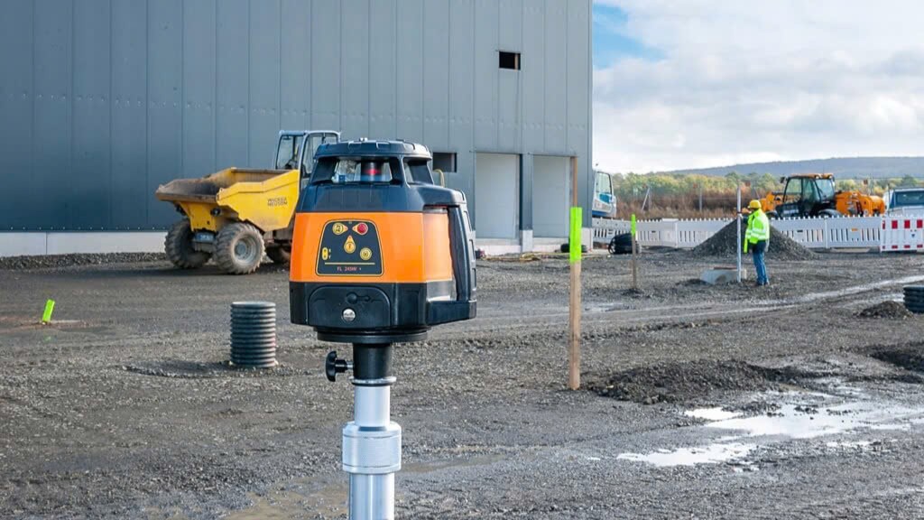 Máy laser trong trắc địa và xây dựng: Ứng dụng thực tiễn và cách chọn máy phù hợp