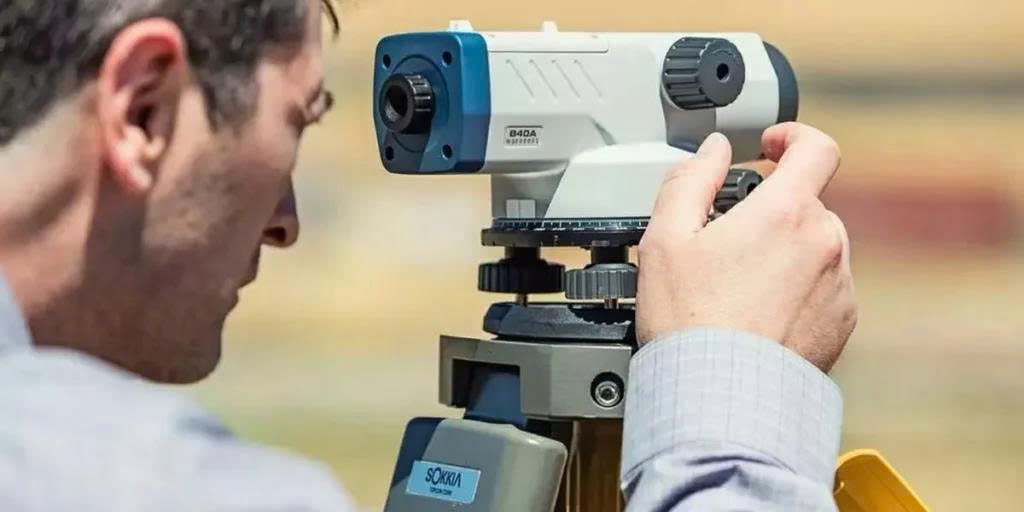 Khi nào cần kiểm định máy thủy bình và quy trình thực hiện như thế nào?